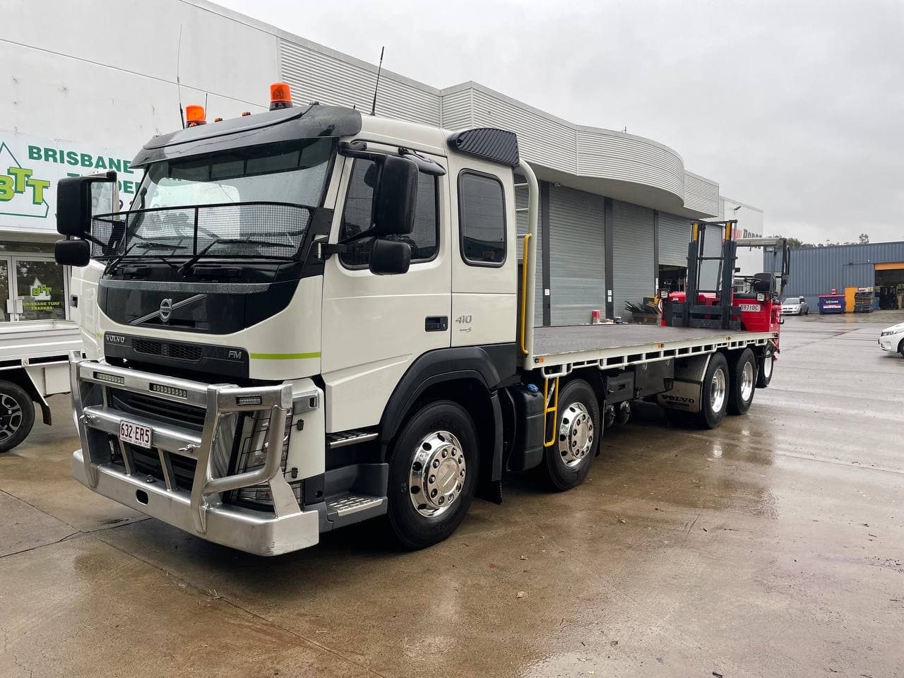 Mr Moffett truck and forklift on site, photo 1