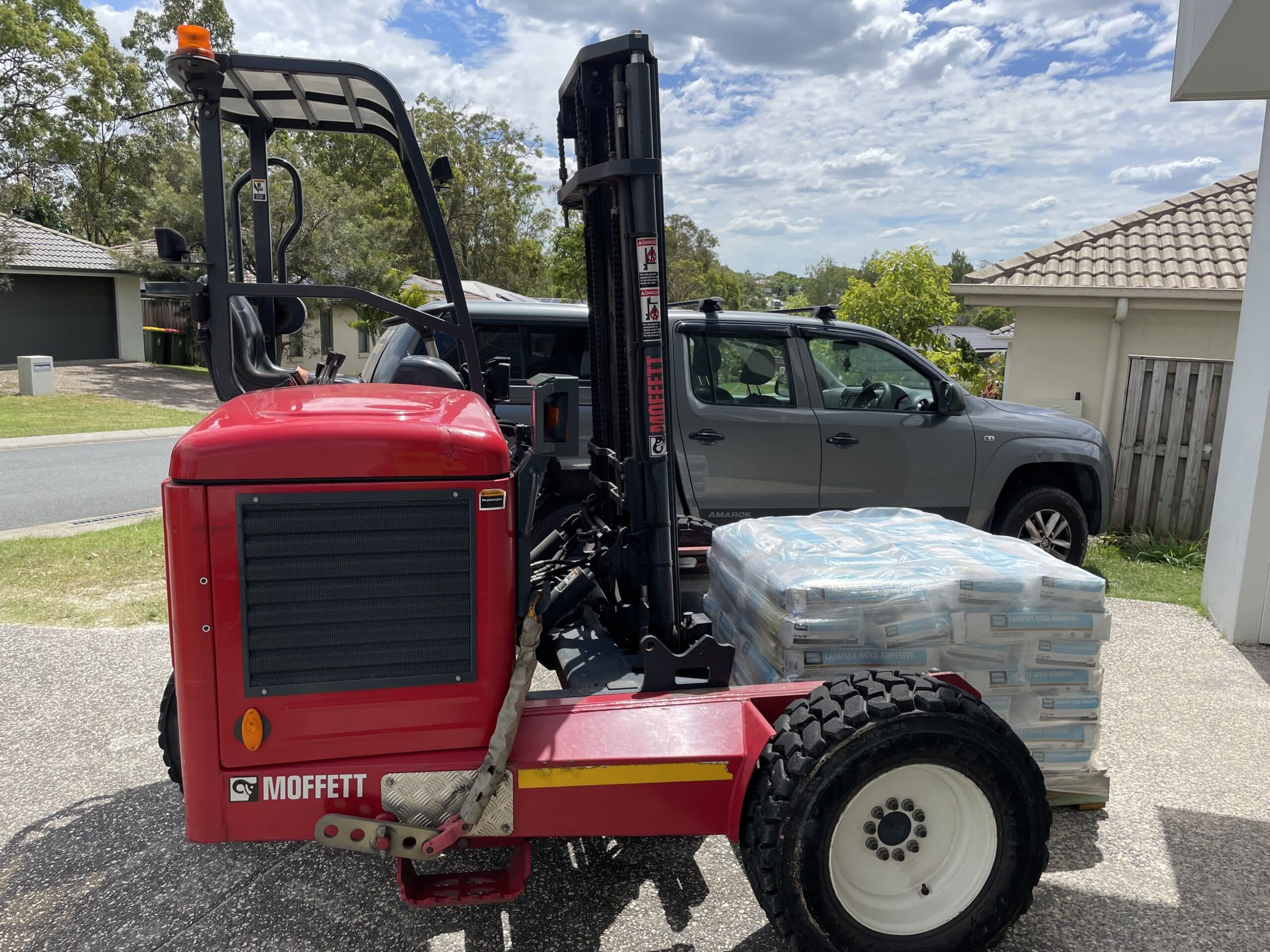 Moving truck hire