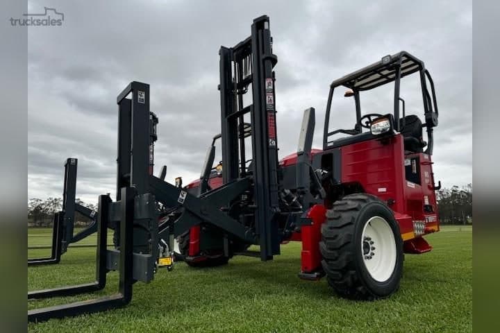 Mastering Material Transport Efficiency with Truck Mounted Forklifts